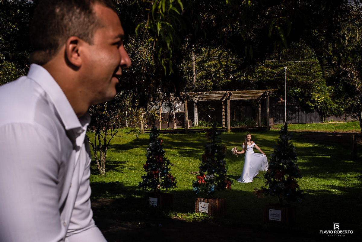 Noivos nos bosques de Campos do Jordão 