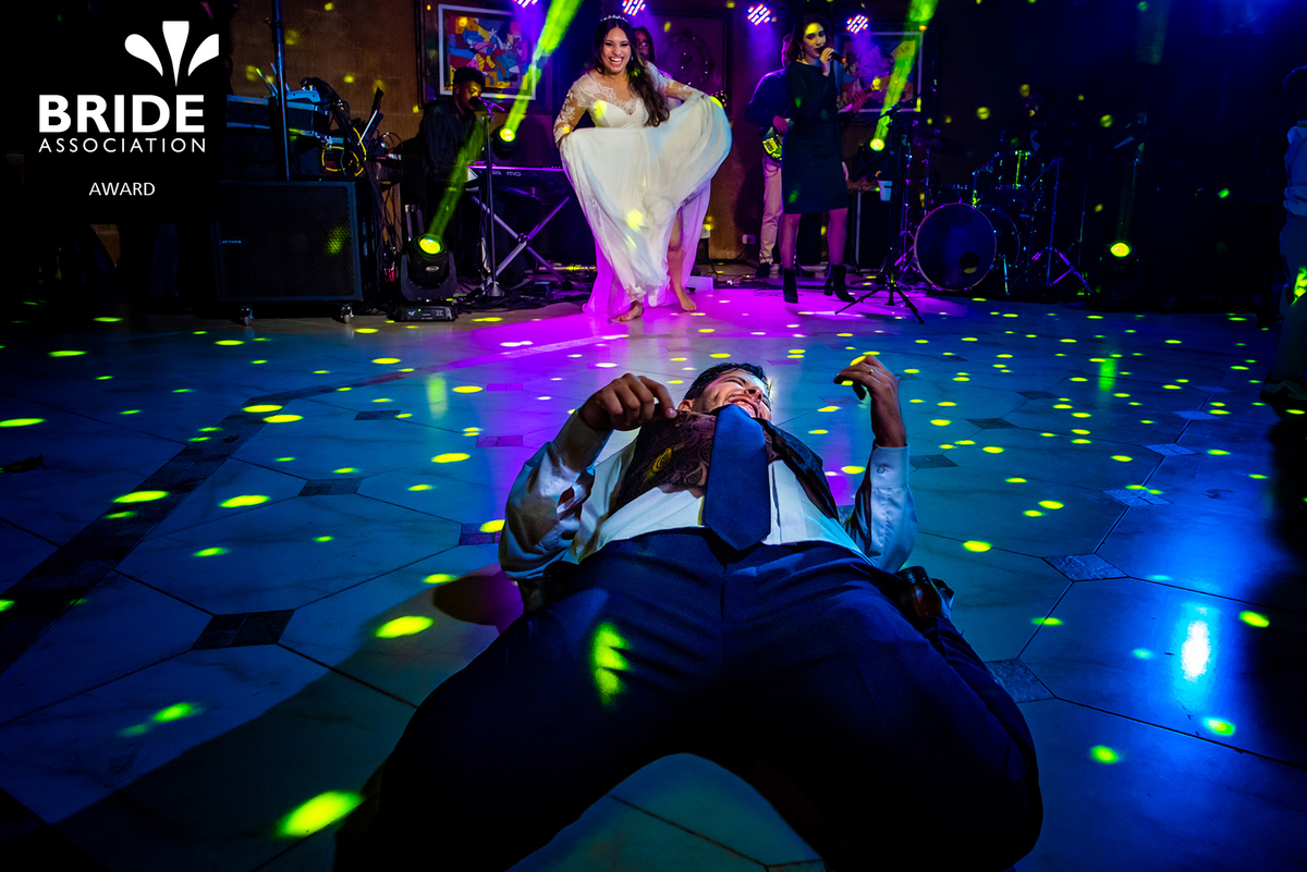 Foto Premiada na Bride Association do Noivo dançando na festa de casamento no Recanto Vip em Guaratingueta