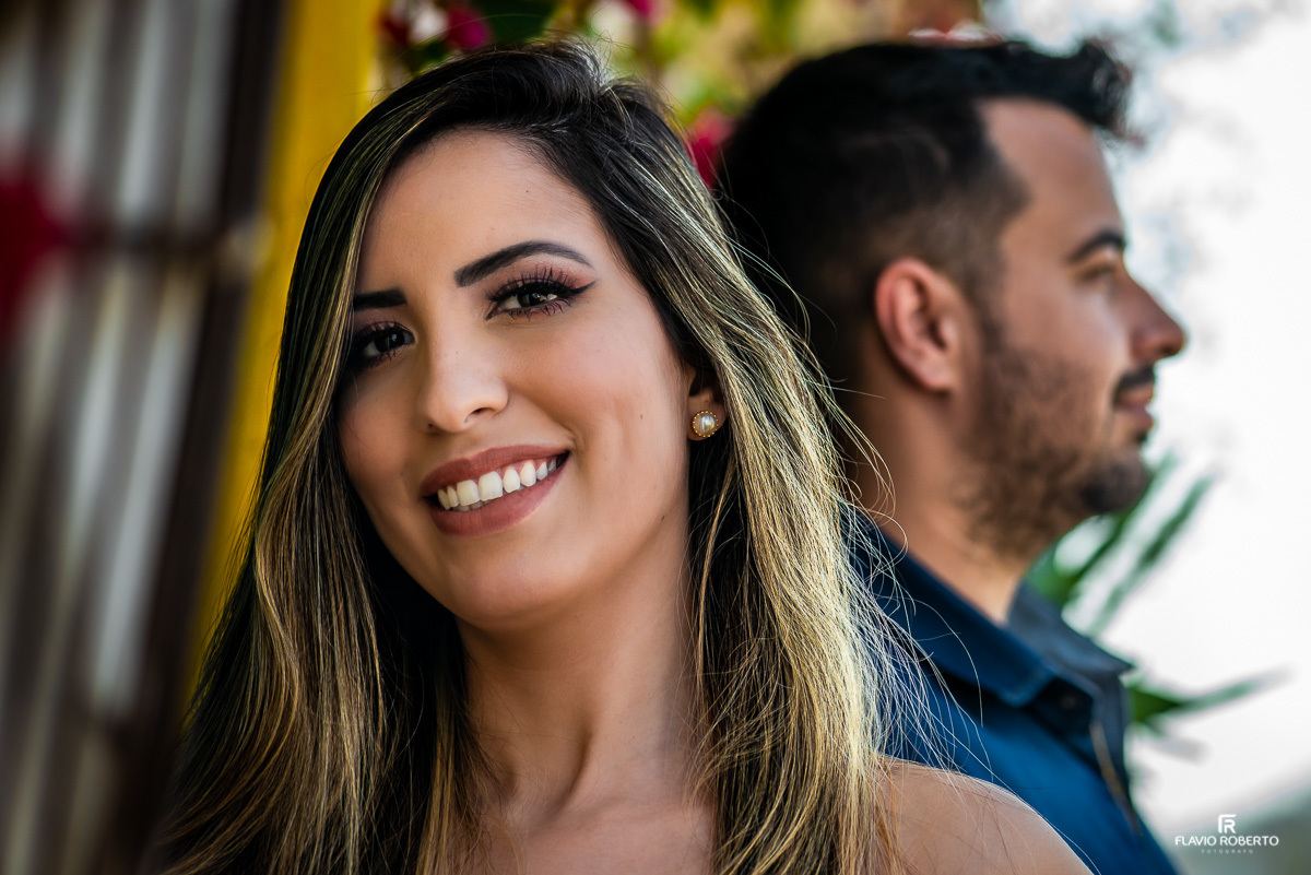 foto dos noivos durante Ensaio Pre Wedding no centro historico de Paraty-RJ