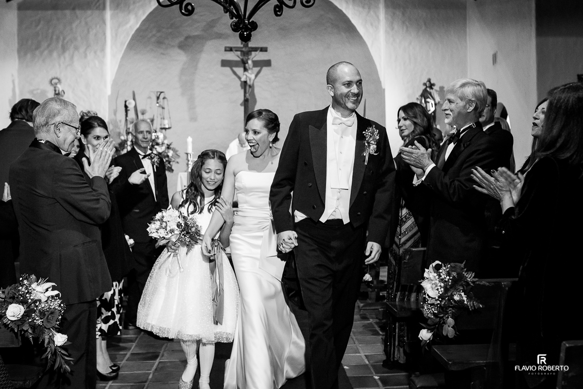 saida emocionante dos noivos