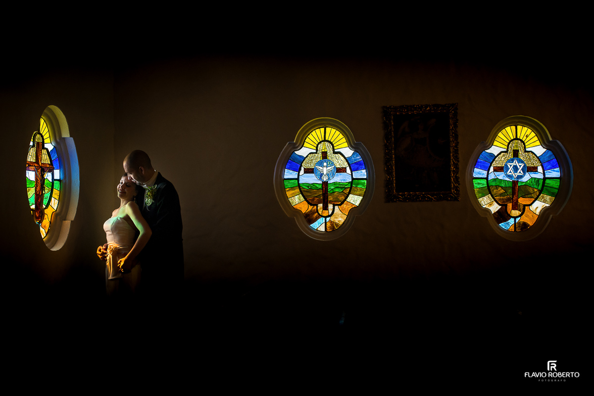 luz magica iluminando os noivos