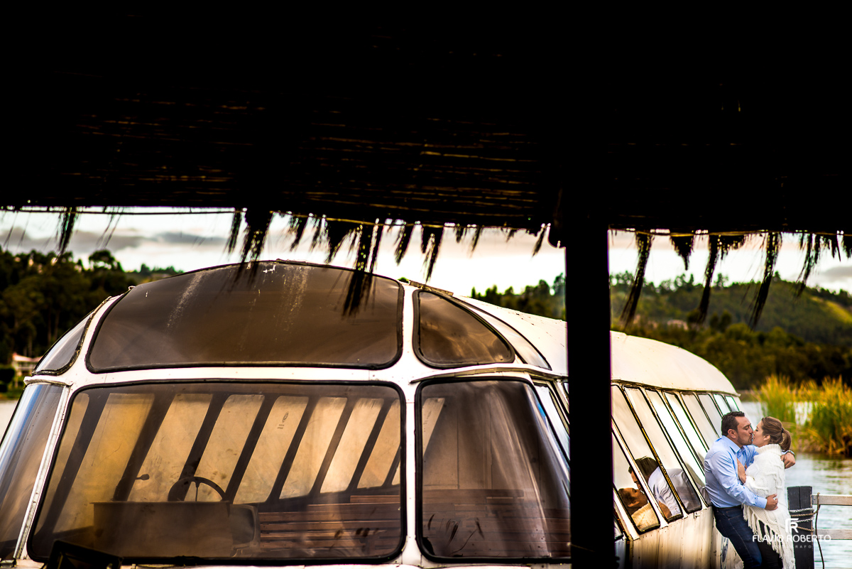 namorando em lugar abandonado