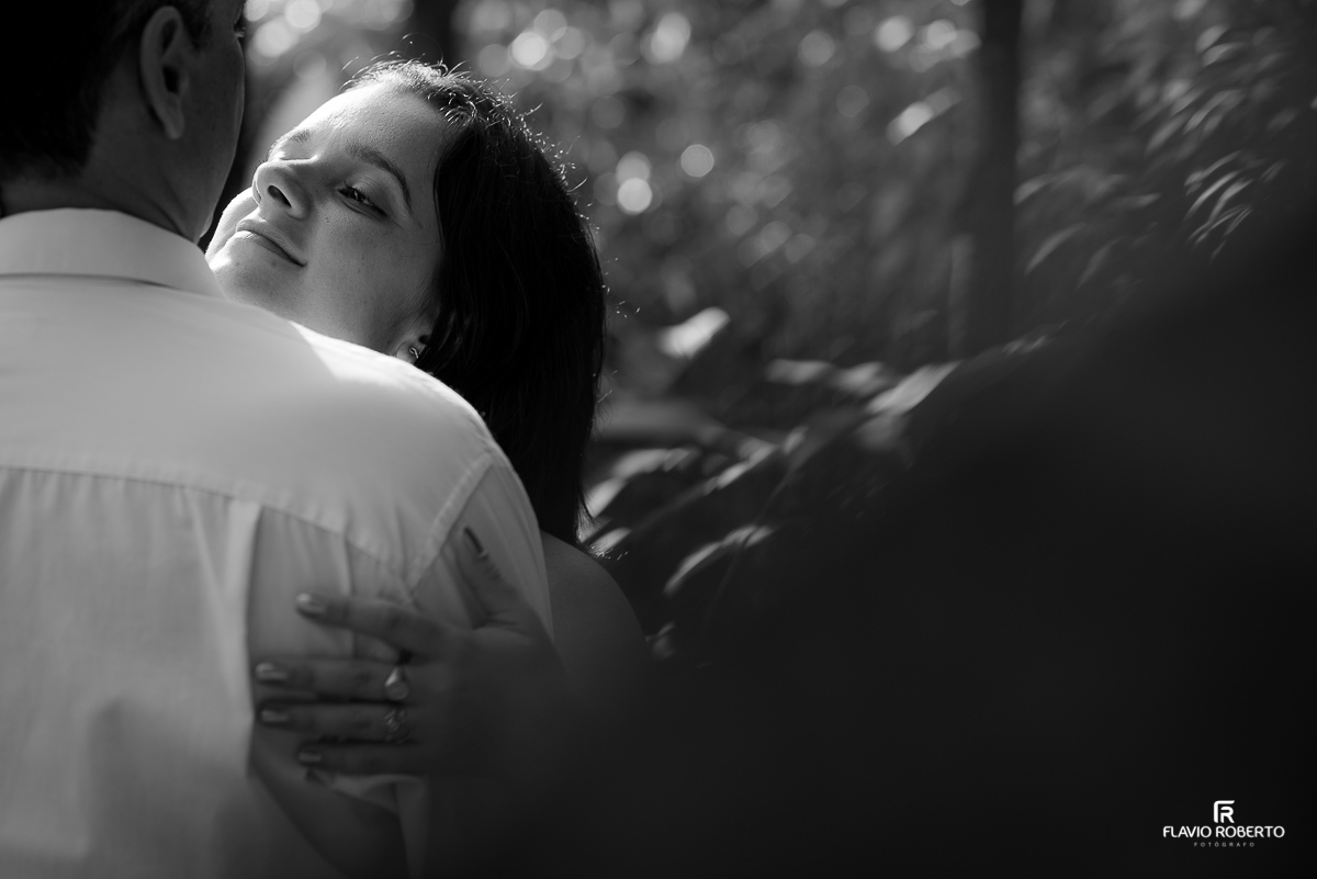 noiva olhando e admirando seu noivo