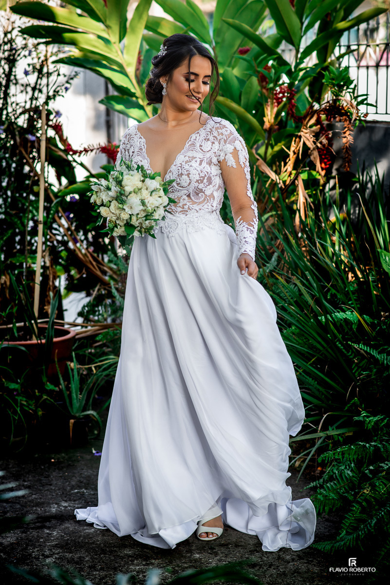 Noiva durante Making Off no Centro de Beleza Douglas Nagibe & Tiago Mattos em Cruzeiro-SP