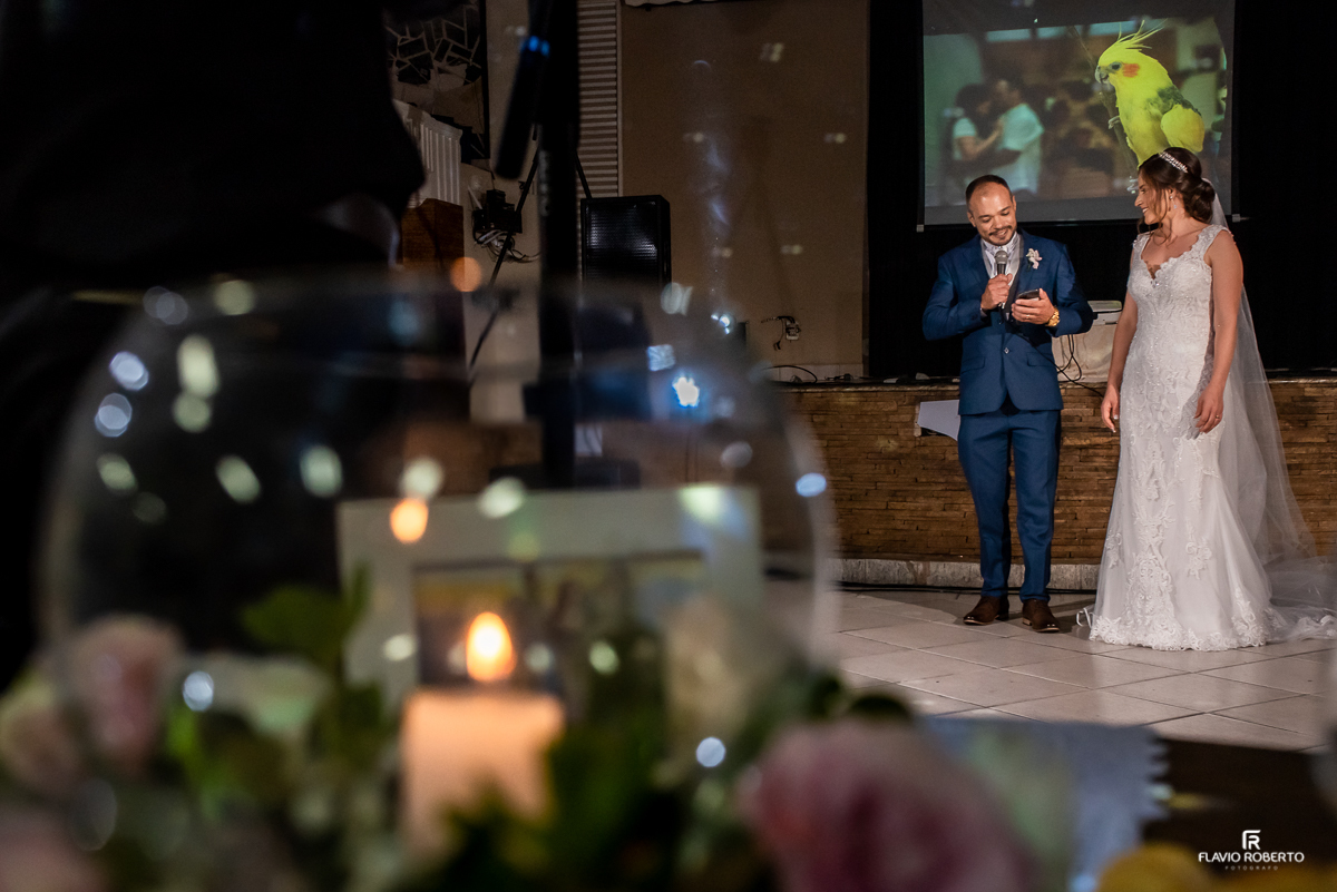 noivos dando as boas vindas aos seus convidados durante Casamento no Espaço Vip de Guaratinguetá -SP