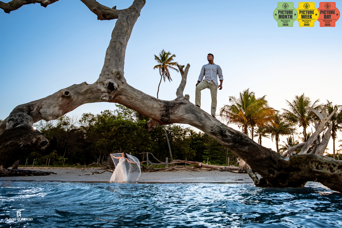 Fotografia premiada de destination wedding na Praia do Encanto, Bahia
