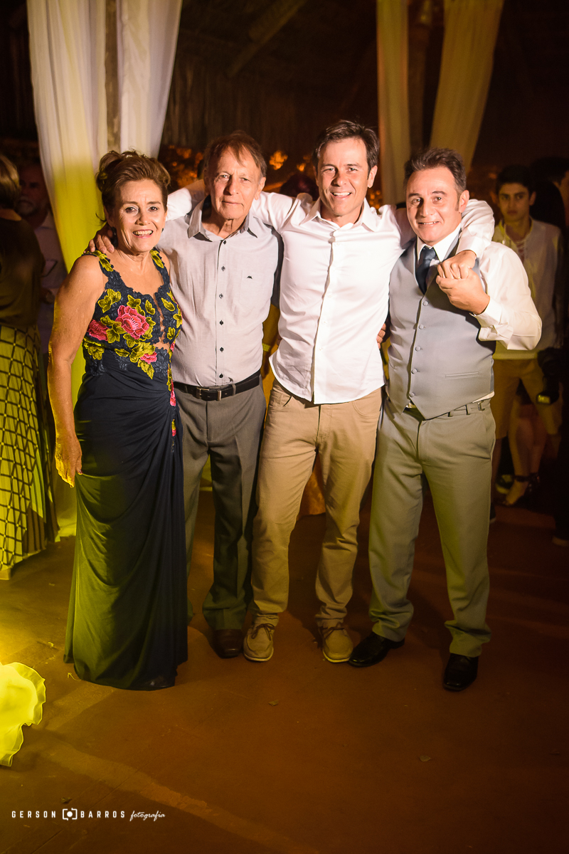 familia do noivo felicidade pousada em buzios rj casar na praia fotografo de casamento