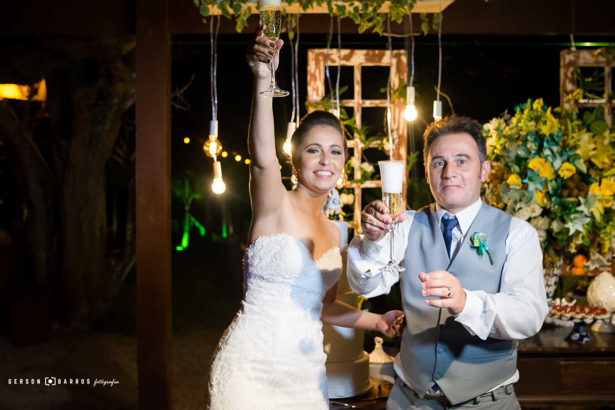 brinde dos noivos em espelho das aguas buzios rj interior
buzios geriba fotografo de casamento