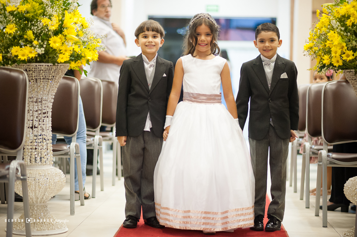 pagens e daminha linda entrada na igreja macae interior rj
