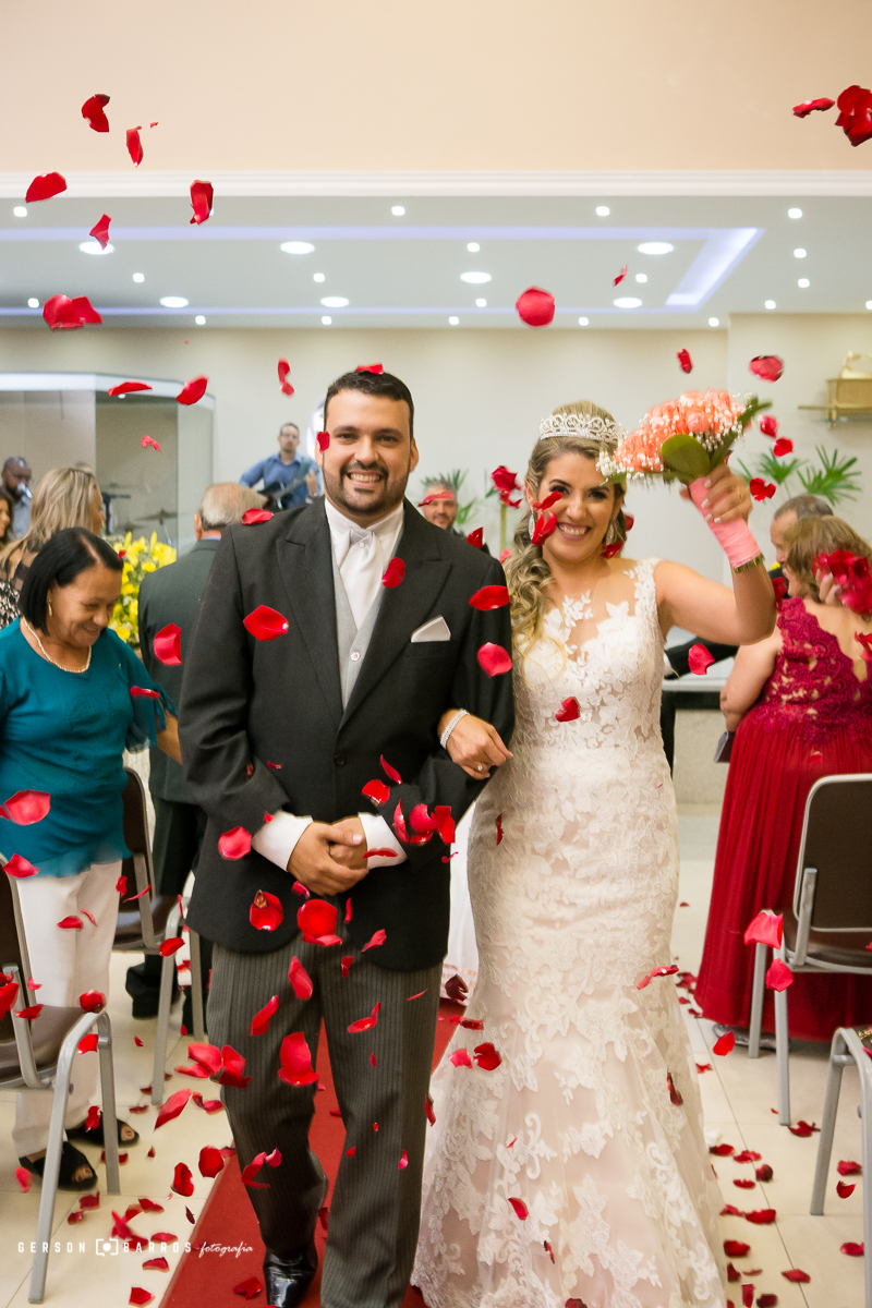 wedding igreja metodista macae saida dos noivos fotografia de casamento