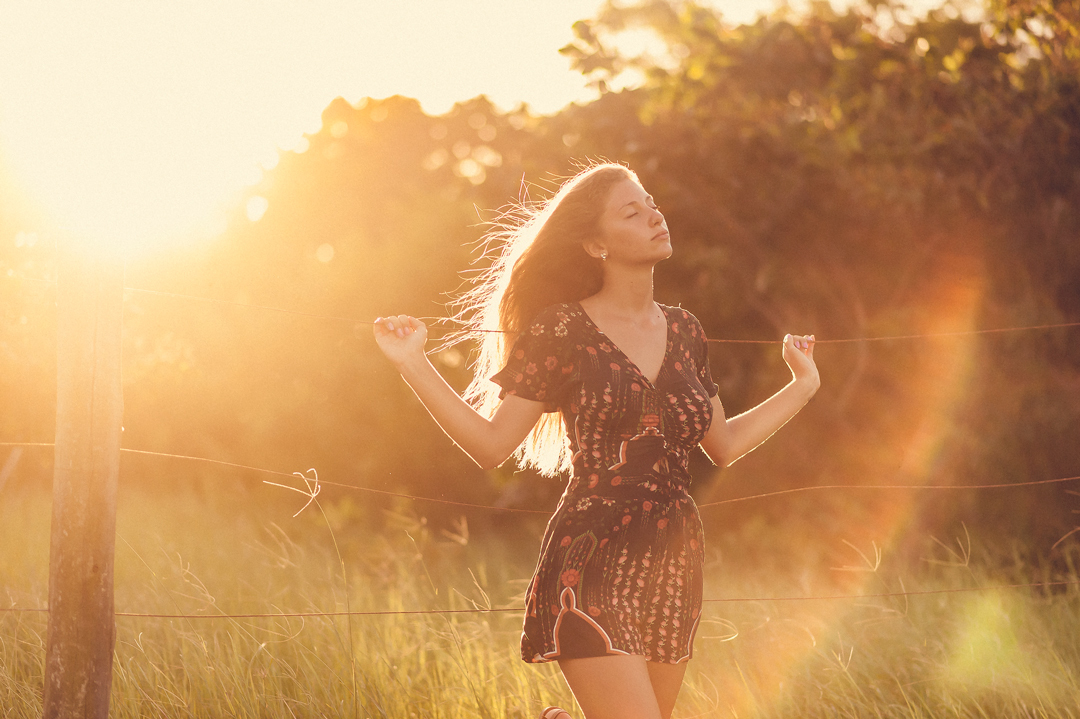 beco das artes ensaio contra luz fotos no por do sol linda noivas debutantes macae fotografia pre wedding 15 anos casamentos macae rio das ostras macabu santa maria madalena golden hour