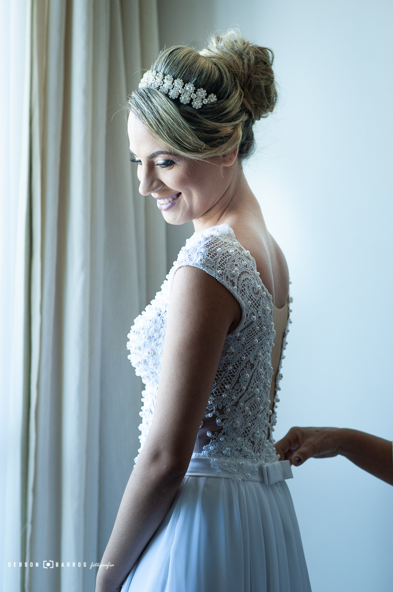 noiva feliz divando em macaé - rj