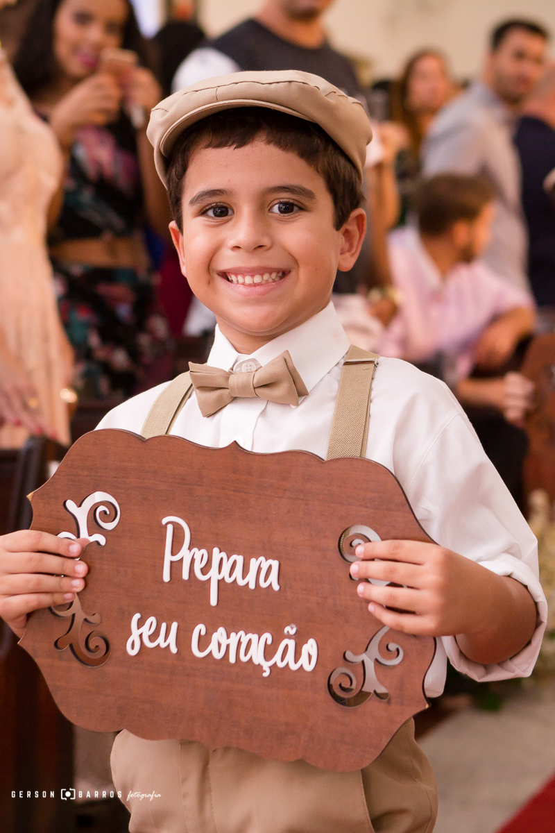 pagem rindo entrando na igreja em macae rj