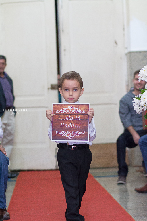pagen entrando na igreja catolica trajano de moraes rj interior familia feliz fotografia de casamento 