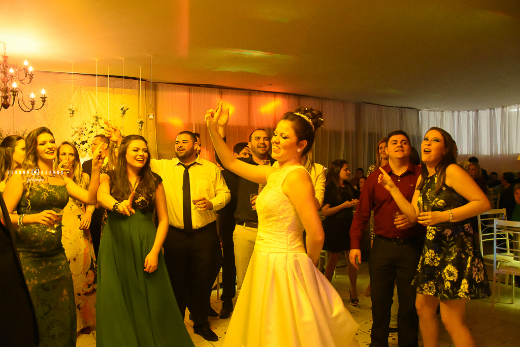 noiva dancando na pista felicidade familia nova fotos fotografia fotografo gerson barros country clube de trajano de moraes cordeiro santa maria madalena macabu
