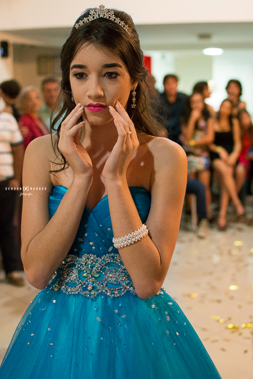 debutante emocionada fotografia de 15 anos fotografo gerson barros espaco de festas fernanda e alexandre macae quissama carapebus eventos casamentos