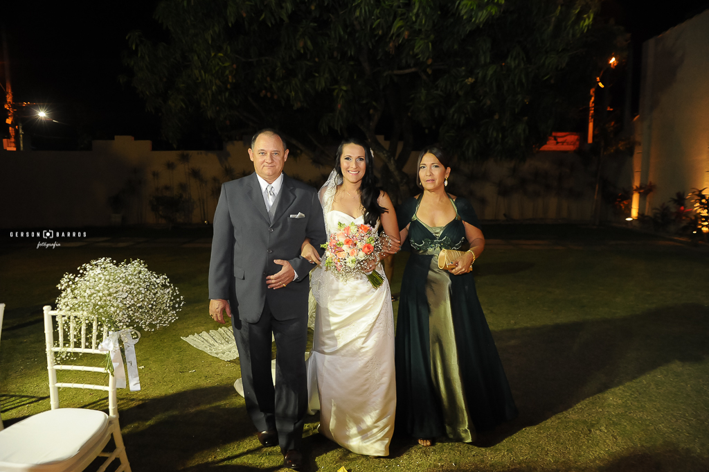 noiva entrando com pai e mae rio das ostras casamento wedding 15 anos vestido de noivas dia lindo fotografia fotografo fotos 