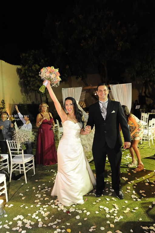 fotografia de noiva feliz casamento 15 anos wedding ensaios fotos pra sempre bouquet vestidos de noivas macae macabu decoracao