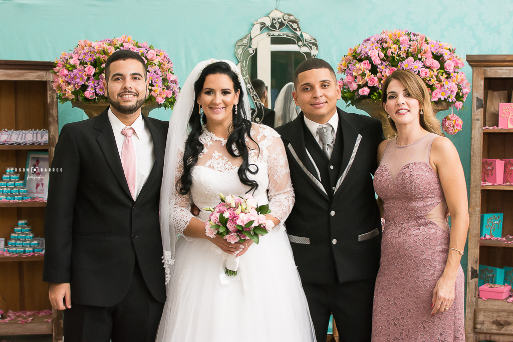 noiva com padrinhos em casamento macae quissama carapebus fotografo de casamentos e familia