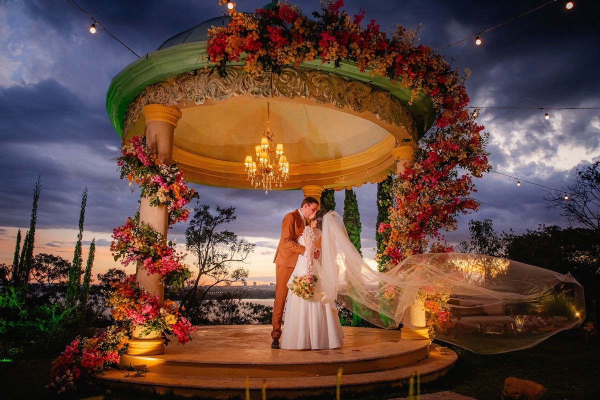 casamento villa giardine , casamento Brasilia, fotografia de casamento, cerimonial , making of da noiva, dia da noiva, vestido de casamento, decoração no jardim, casamento no jardim, fogos na festa 