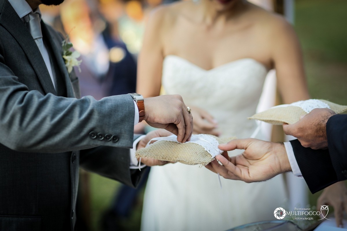 #Casamento #weddingphotography #luxodefesta #fotografiadecasamento #photography #wedding #noivasdebrasilia #weddingdres #casamentodoano #lapisdenoiva #vestidodenoiva
