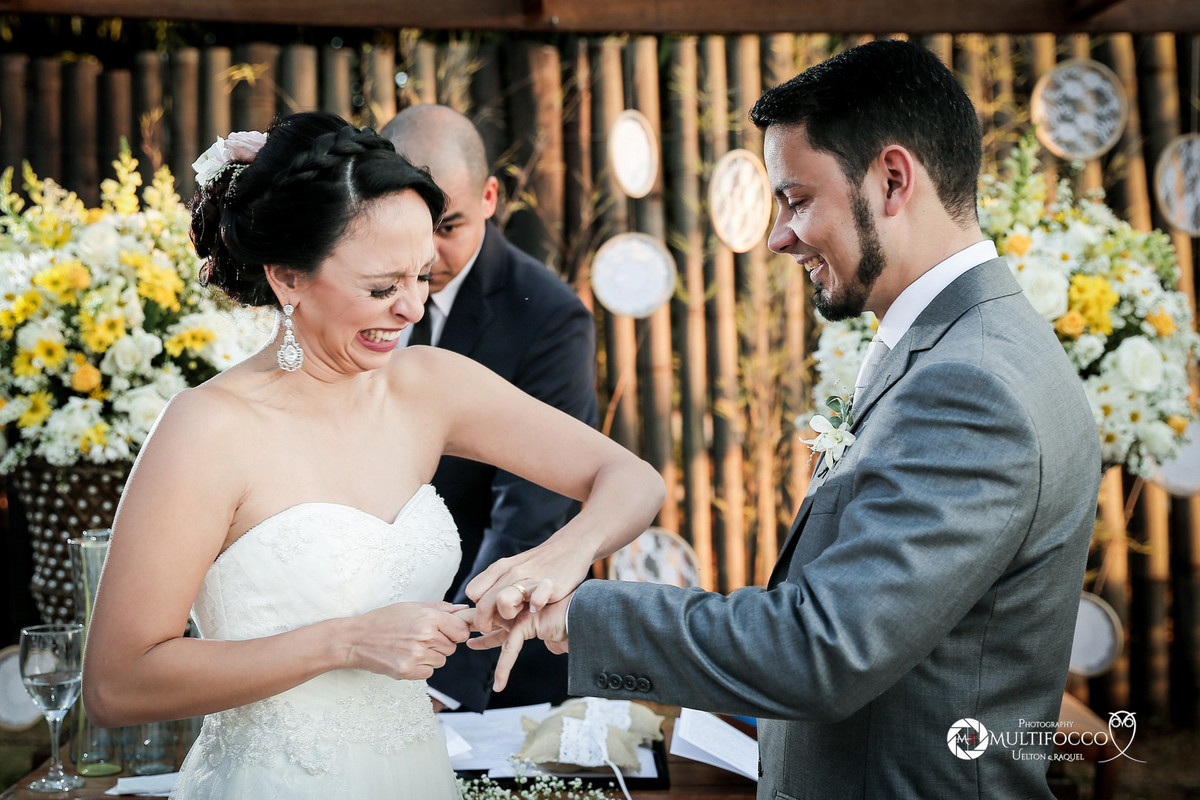 #Casamento #weddingphotography #luxodefesta #fotografiadecasamento #photography #wedding #noivasdebrasilia #weddingdres #casamentodoano #lapisdenoiva #vestidodenoiva