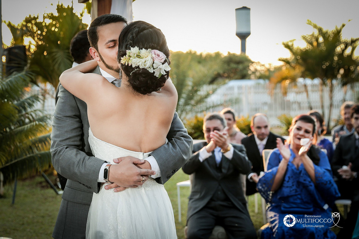 #Casamento #weddingphotography #luxodefesta #fotografiadecasamento #photography #wedding #noivasdebrasilia #weddingdres #casamentodoano #lapisdenoiva #vestidodenoiva