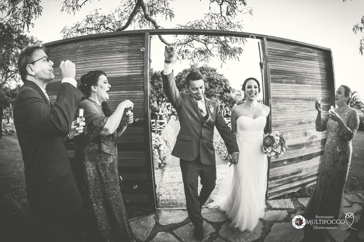 #Casamento #weddingphotography #luxodefesta #fotografiadecasamento #photography #wedding #noivasdebrasilia #weddingdres #casamentodoano #lapisdenoiva #vestidodenoiva