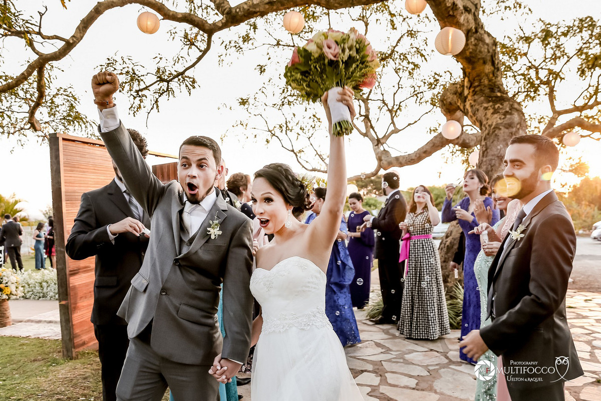 #Casamento #weddingphotography #luxodefesta #fotografiadecasamento #photography #wedding #noivasdebrasilia #weddingdres #casamentodoano #lapisdenoiva #vestidodenoiva