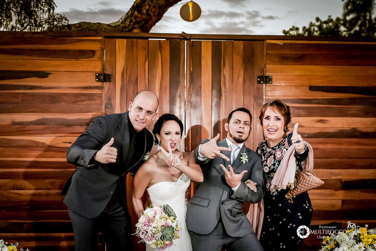 #Casamento #weddingphotography #luxodefesta #fotografiadecasamento #photography #wedding #noivasdebrasilia #weddingdres #casamentodoano #lapisdenoiva #vestidodenoiva