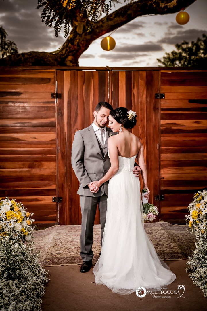 #Casamento #weddingphotography #luxodefesta #fotografiadecasamento #photography #wedding #noivasdebrasilia #weddingdres #casamentodoano #lapisdenoiva #vestidodenoiva