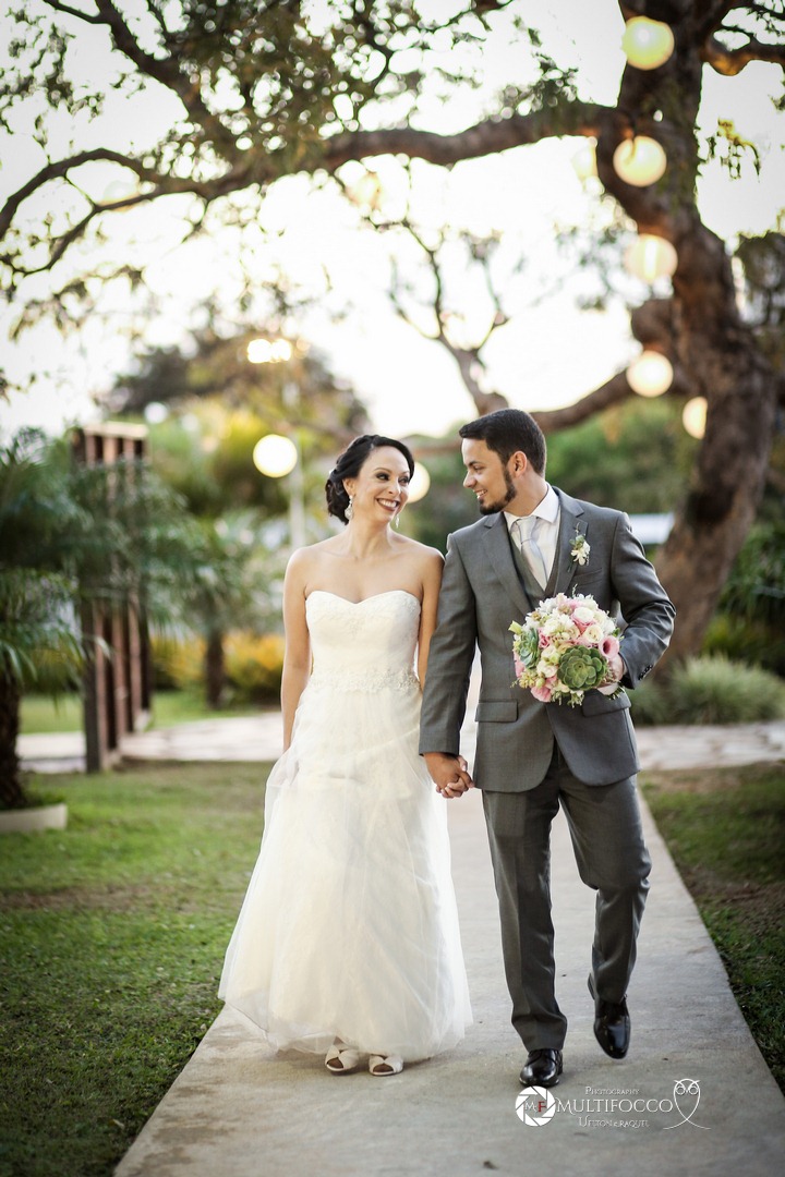 #Casamento #weddingphotography #luxodefesta #fotografiadecasamento #photography #wedding #noivasdebrasilia #weddingdres #casamentodoano #lapisdenoiva #vestidodenoiva