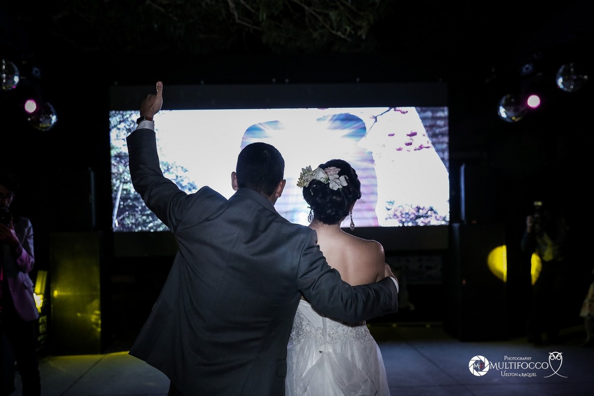 #Casamento #weddingphotography #luxodefesta #fotografiadecasamento #photography #wedding #noivasdebrasilia #weddingdres #casamentodoano #lapisdenoiva #vestidodenoiva