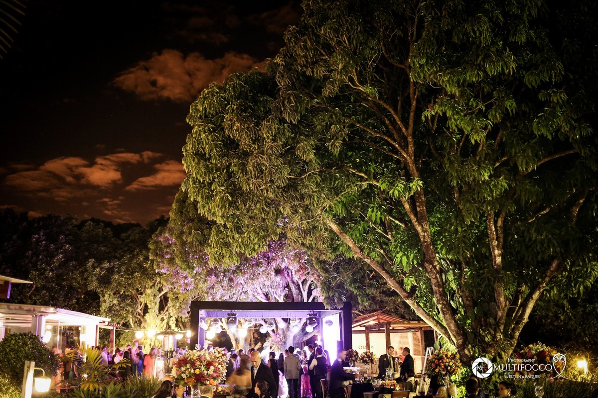 #Casamento #weddingphotography #luxodefesta #fotografiadecasamento #photography #wedding #noivasdebrasilia #weddingdres #casamentodoano #lapisdenoiva #vestidodenoiva