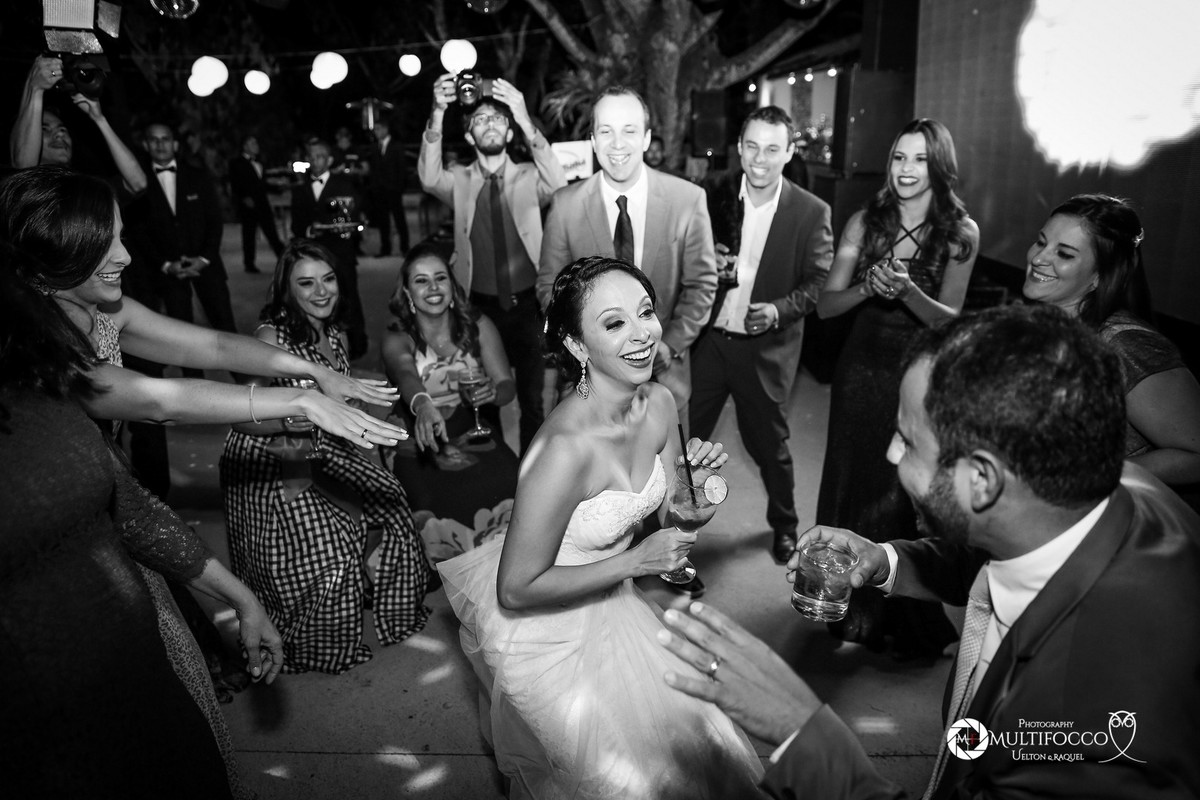 #Casamento #weddingphotography #luxodefesta #fotografiadecasamento #photography #wedding #noivasdebrasilia #weddingdres #casamentodoano #lapisdenoiva #vestidodenoiva