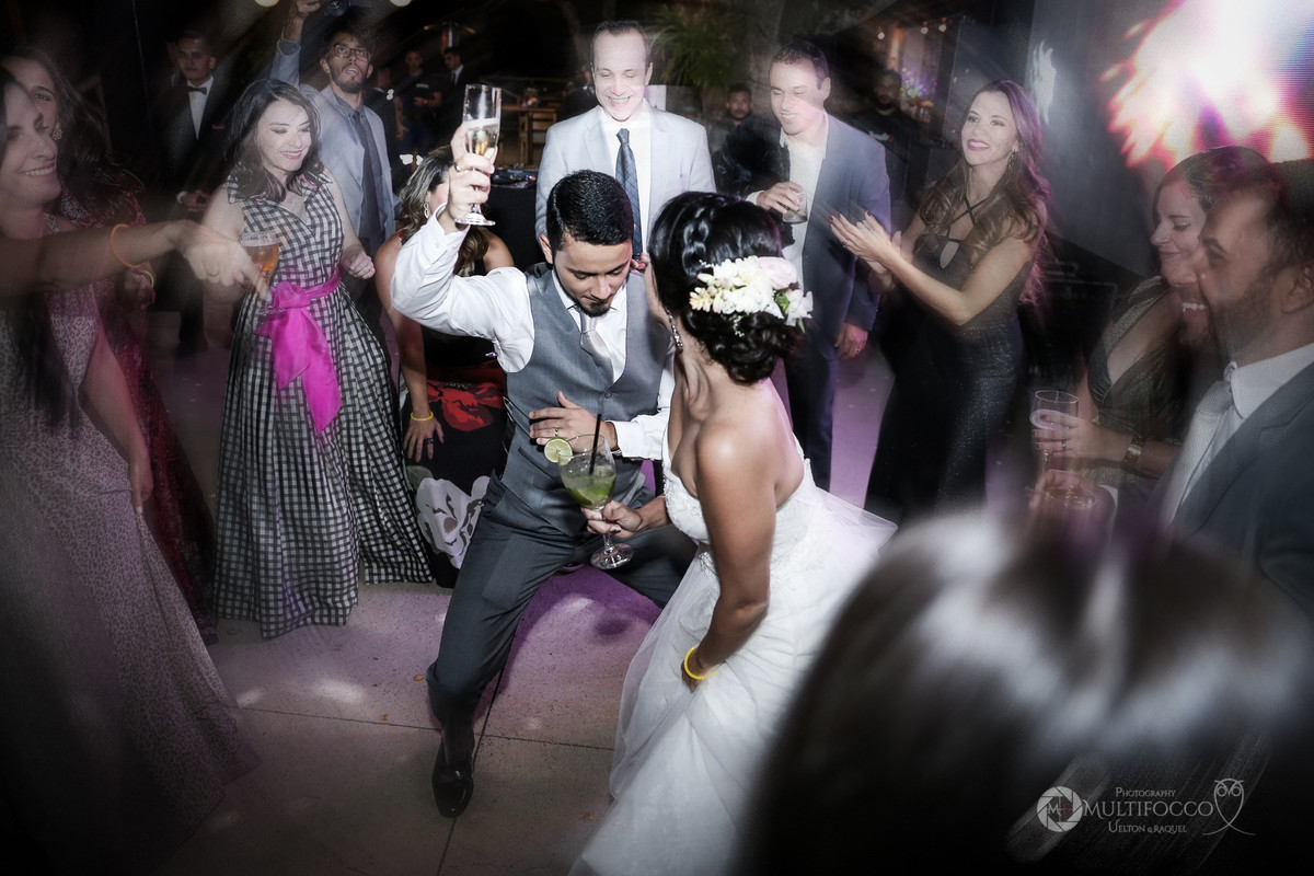 #Casamento #weddingphotography #luxodefesta #fotografiadecasamento #photography #wedding #noivasdebrasilia #weddingdres #casamentodoano #lapisdenoiva #vestidodenoiva