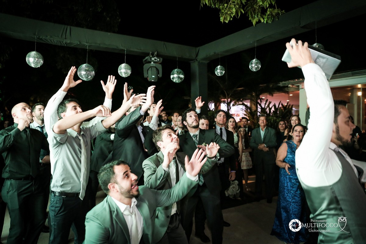 #Casamento #weddingphotography #luxodefesta #fotografiadecasamento #photography #wedding #noivasdebrasilia #weddingdres #casamentodoano #lapisdenoiva #vestidodenoiva