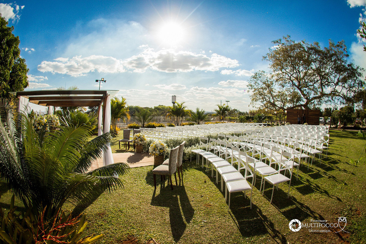 #Casamento #weddingphotography #luxodefesta #fotografiadecasamento #photography #wedding #noivasdebrasilia #weddingdres #casamentodoano #lapisdenoiva #vestidodenoiva