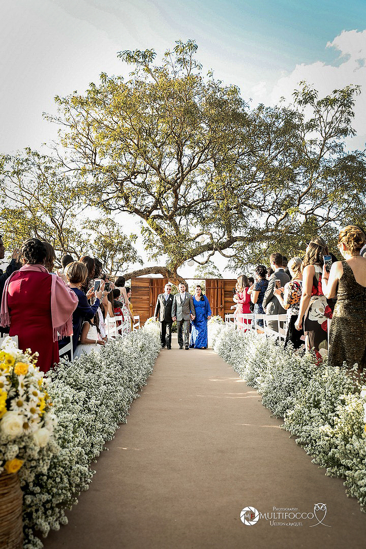 #Casamento #weddingphotography #luxodefesta #fotografiadecasamento #photography #wedding #noivasdebrasilia #weddingdres #casamentodoano #lapisdenoiva #vestidodenoiva
