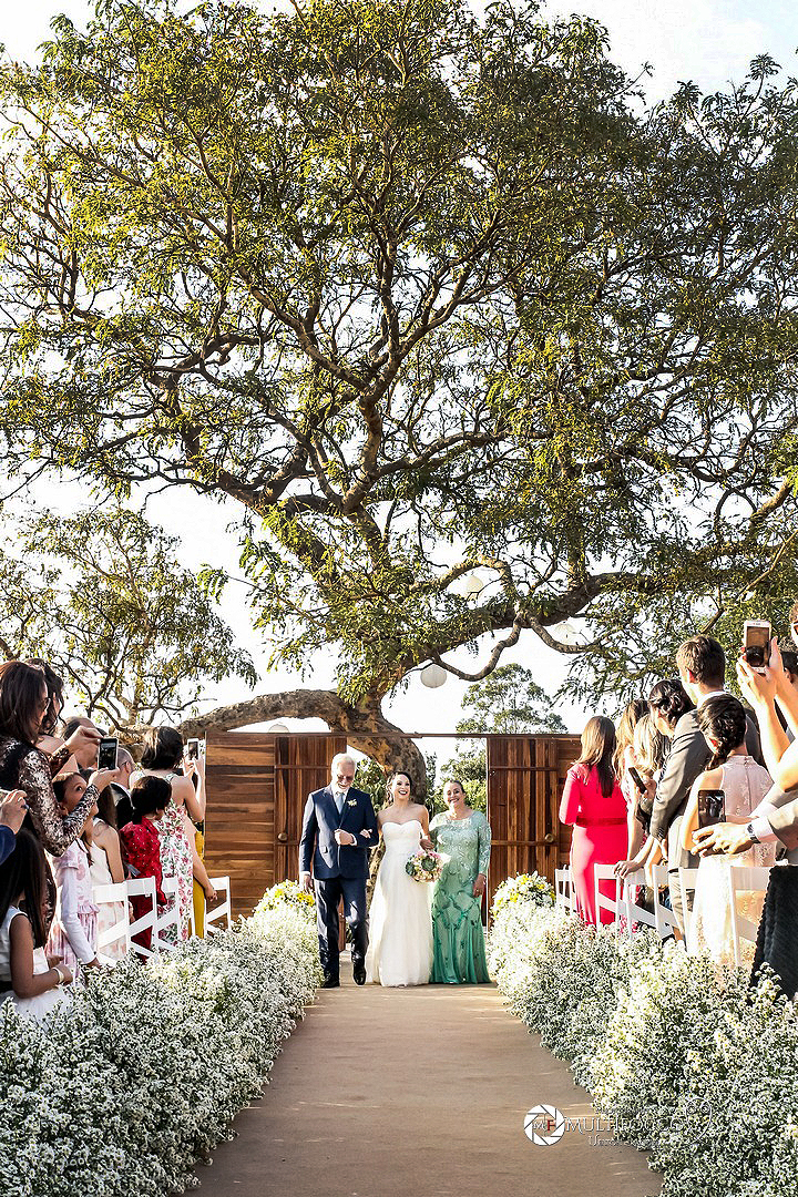 #Casamento #weddingphotography #luxodefesta #fotografiadecasamento #photography #wedding #noivasdebrasilia #weddingdres #casamentodoano #lapisdenoiva #vestidodenoiva
