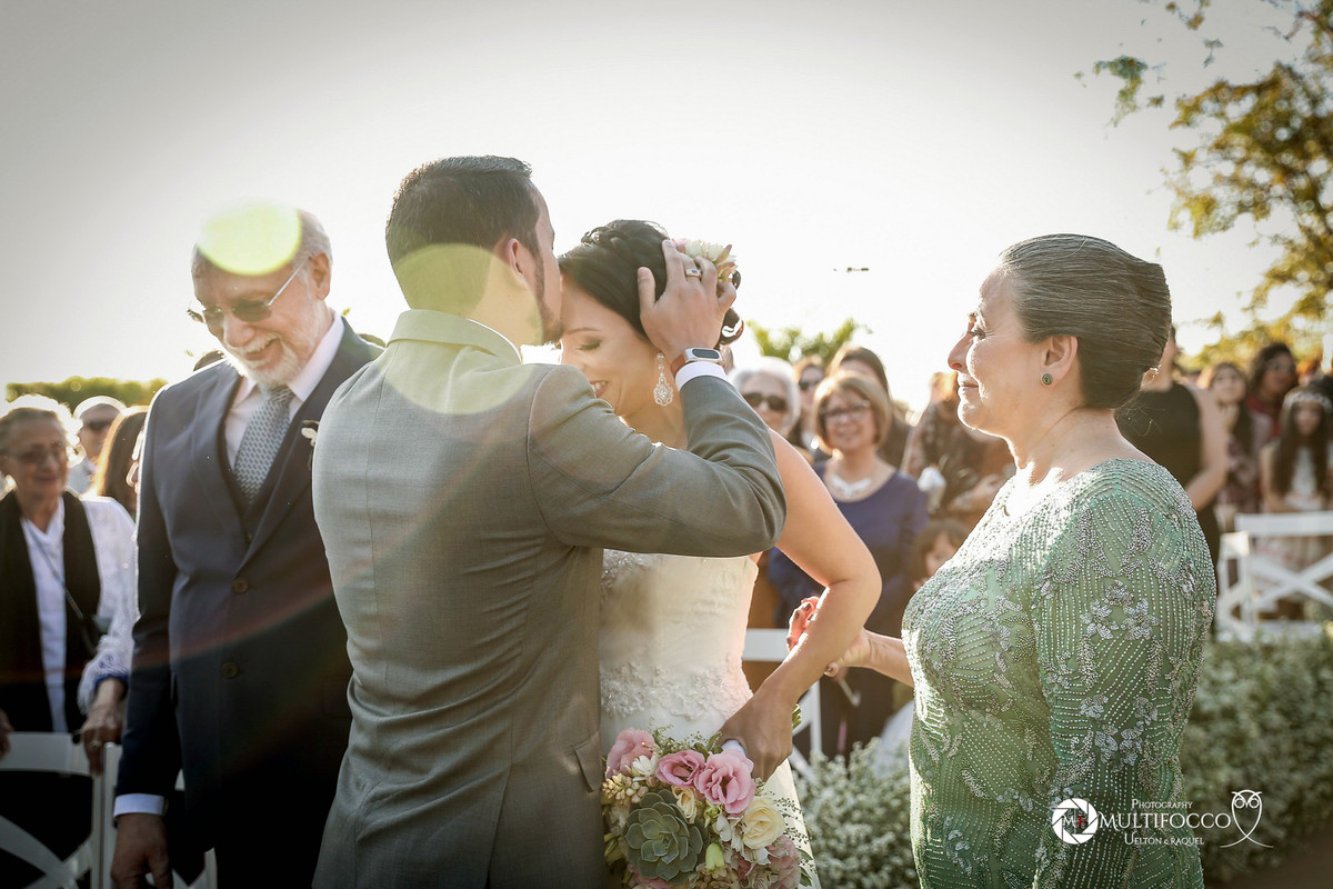 #Casamento #weddingphotography #luxodefesta #fotografiadecasamento #photography #wedding #noivasdebrasilia #weddingdres #casamentodoano #lapisdenoiva #vestidodenoiva