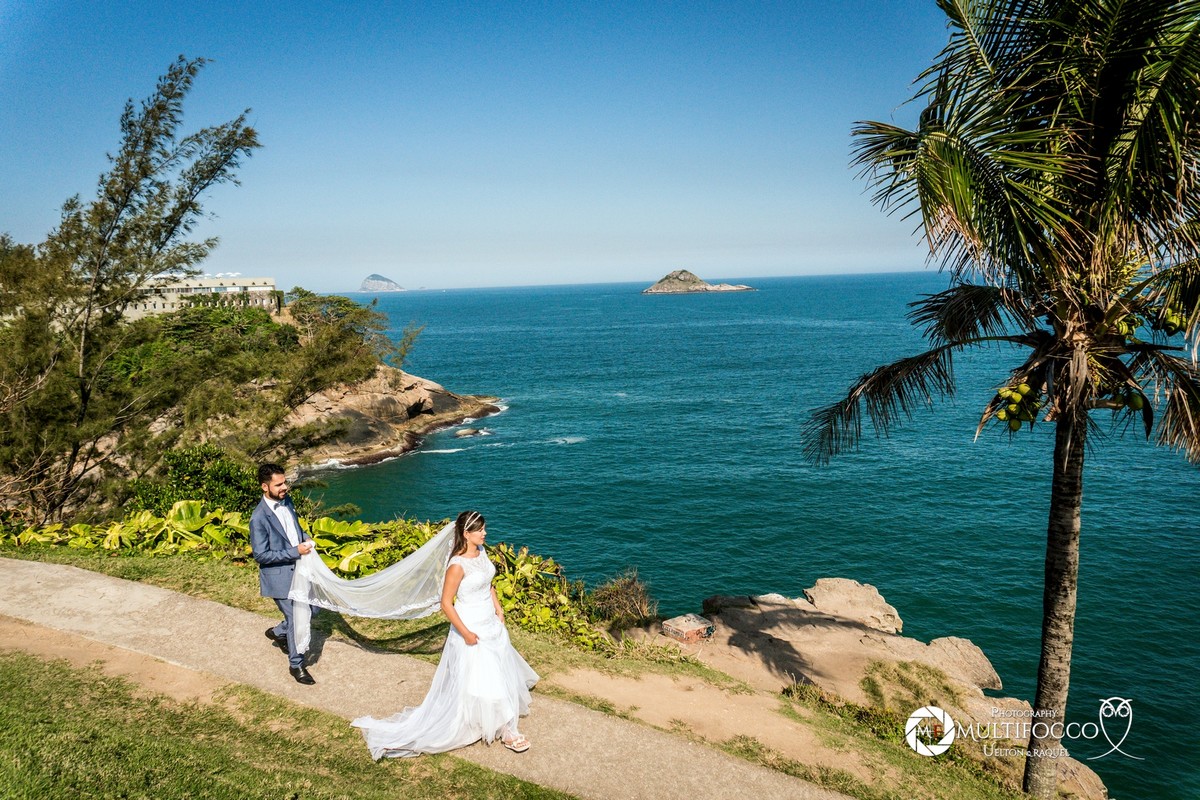 #casamento2017 #casamentoembrasilia #noivadodia #felizesadois #casandoembrasilia #euqueromecasar #noivadebrasilia #noiva #fotografodecasamento #lapisdenoiva