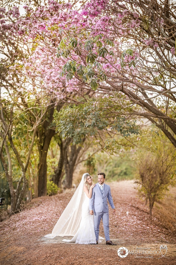 Ensaio de casal - Local florido em Haras do Morro - Gama -DF