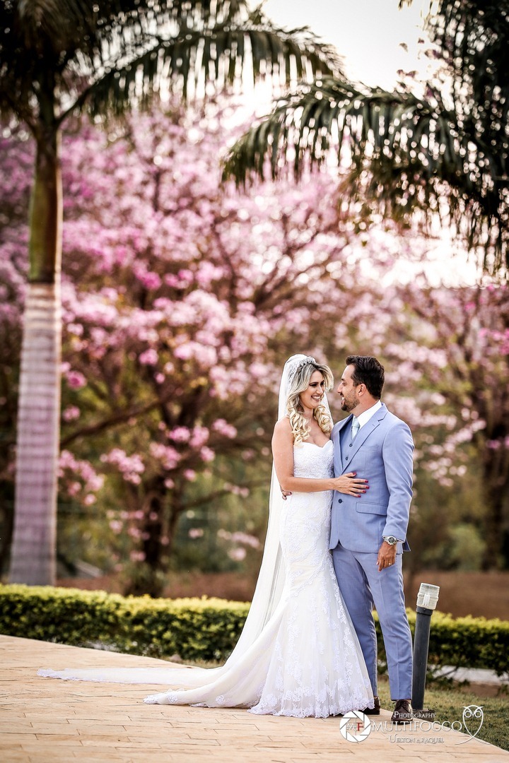 Ensaio de casal - Local florido em Haras do Morro - Gama -DF