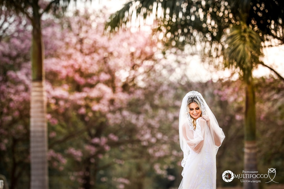 Fotografia de Noiva - Local florido em Haras do Morro