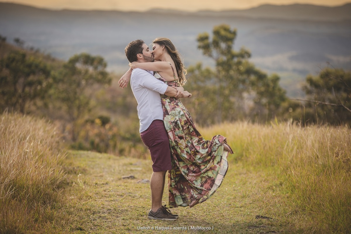 Ensaio casal ao ar livre, prévia de casal, ensaio romântico, paraíso na terra,   casamento em brasília