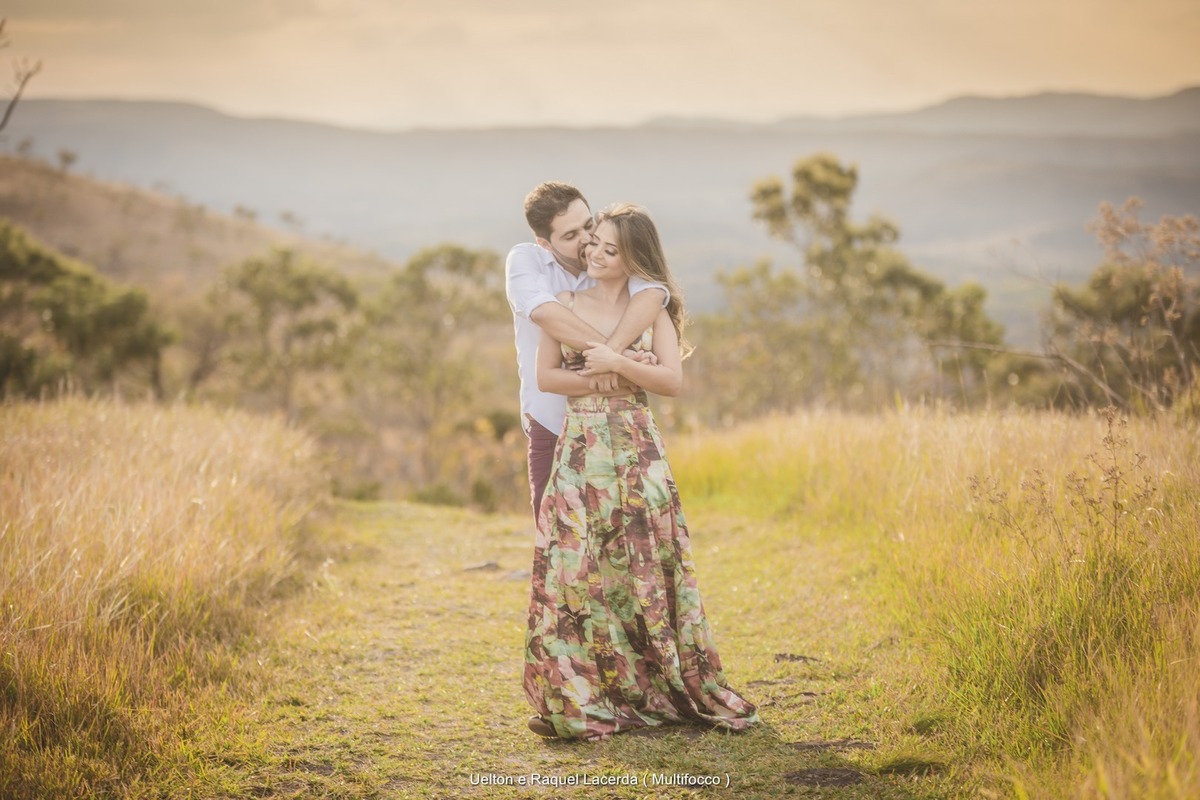 Ensaio casal ao ar livre, prévia de casal, ensaio romântico, paraíso na terra,   casamento em brasília