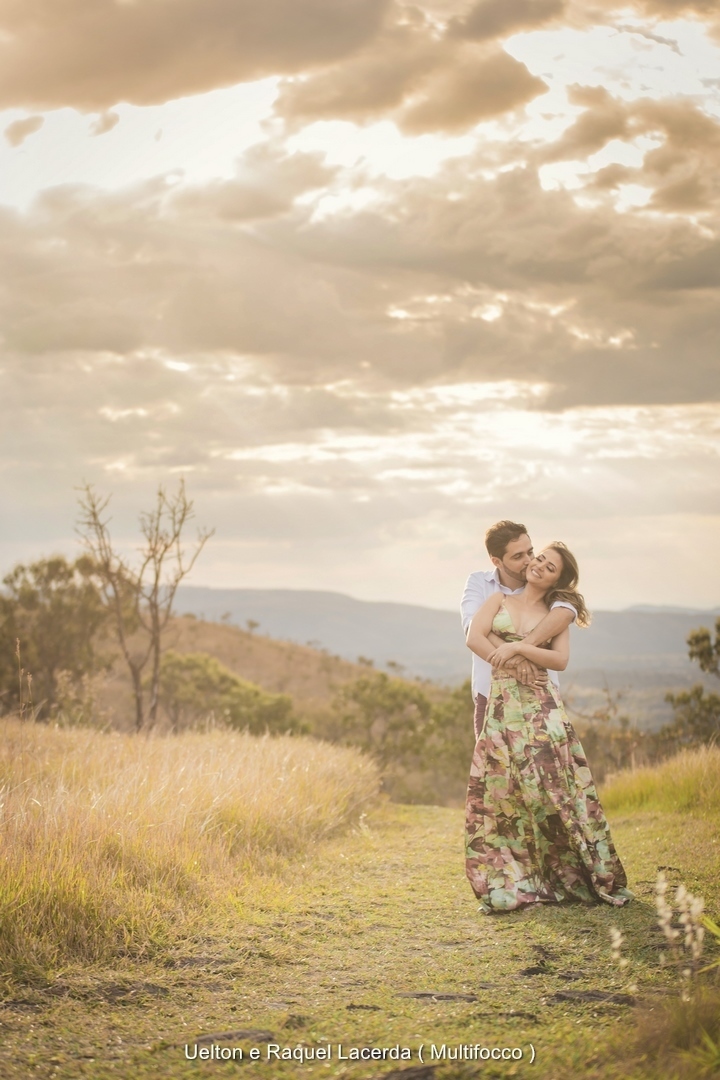 Ensaio casal ao ar livre, prévia de casal, ensaio romântico, paraíso na terra,   casamento em brasília