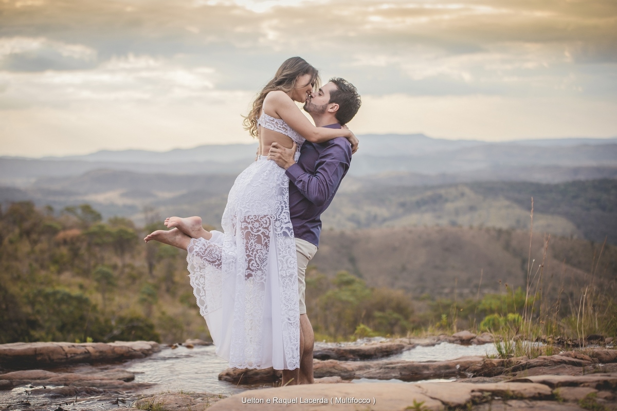 Ensaio casal ao ar livre, prévia de casal, ensaio romântico, paraíso na terra,   casamento em brasília