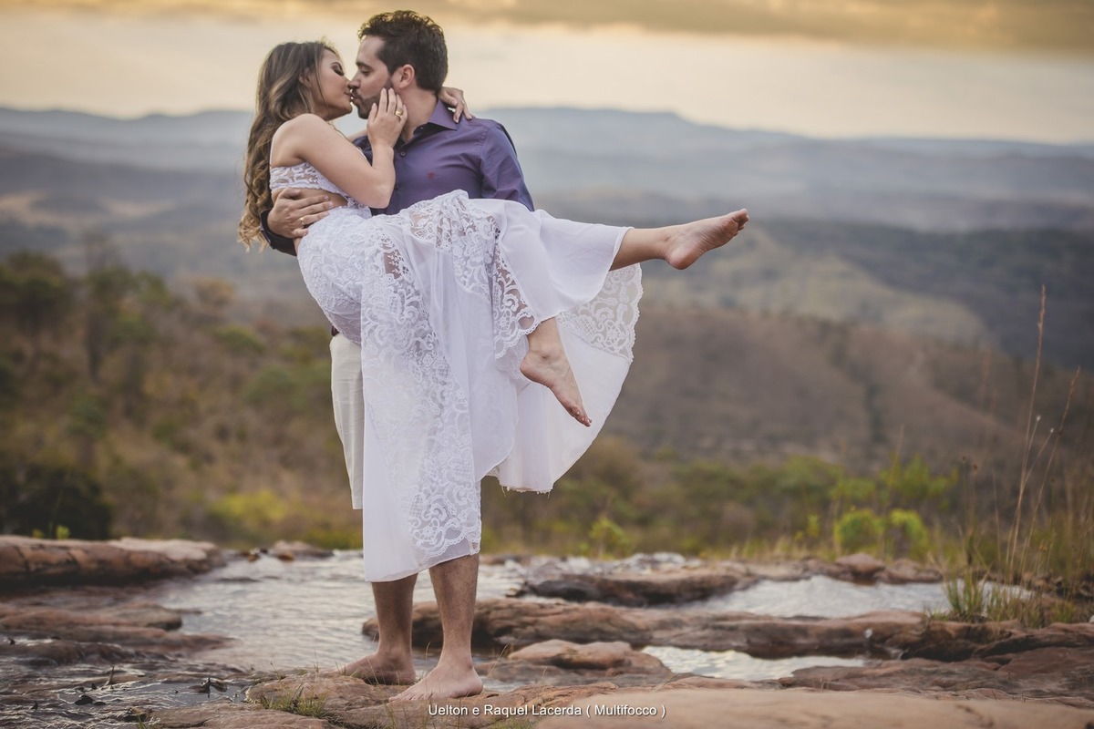 Ensaio casal ao ar livre, prévia de casal, ensaio romântico, paraíso na terra,   casamento em brasília